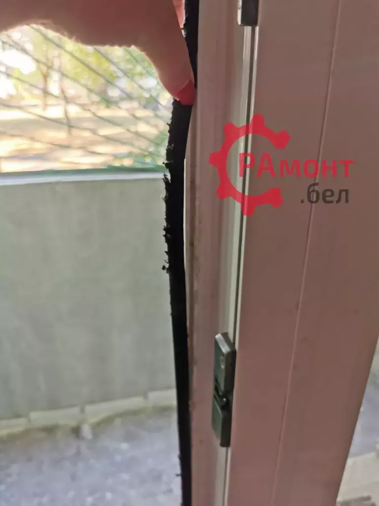 Замена уплотнителя на балконной двери в Минске
