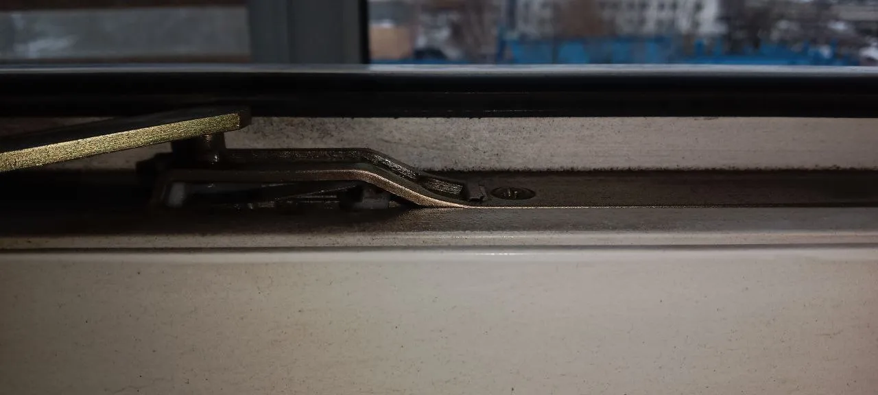 ремонт двери на балкон