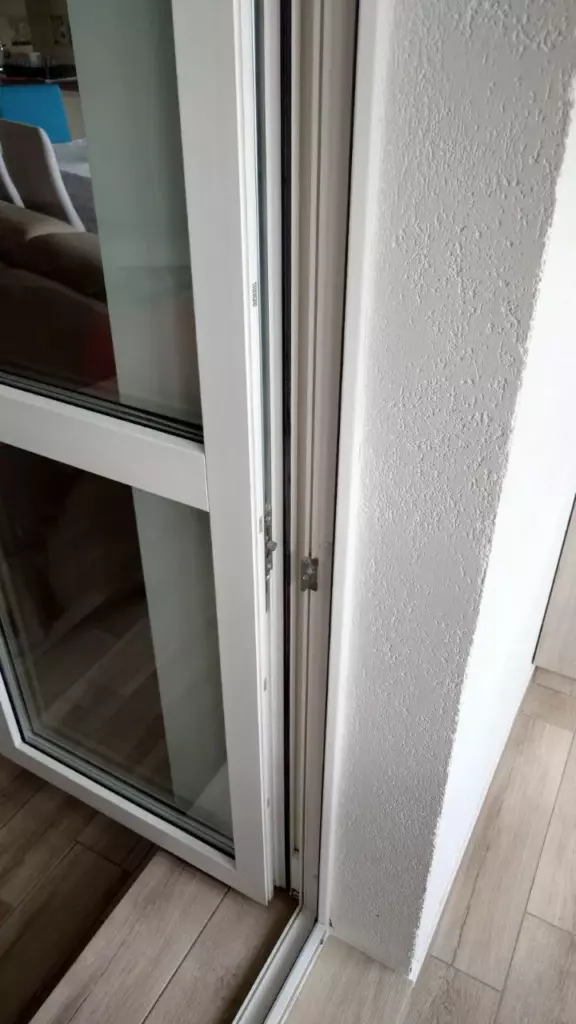 Регулировка балконных дверей в Минске